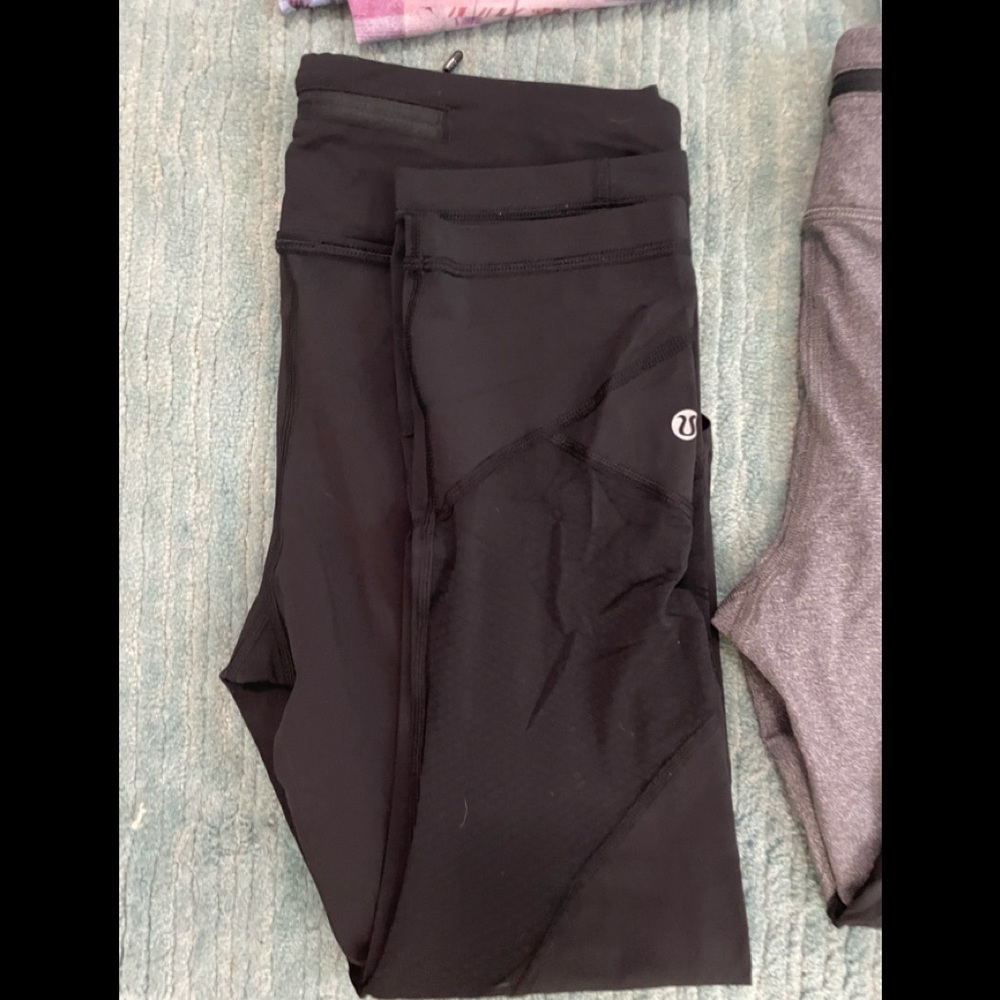 Lululemon Black Pace Rival 22” crops - in EUC